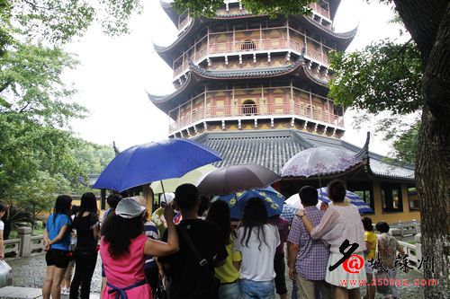 “一日游”消费陷阱昂首 与佛结缘先交香火钱